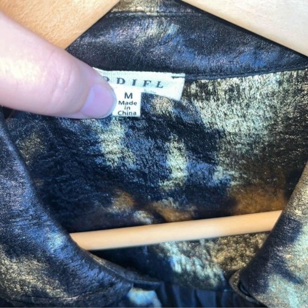 Jodifl Metallic Gold & Black Oversized Button Up - Picture 2 of 8